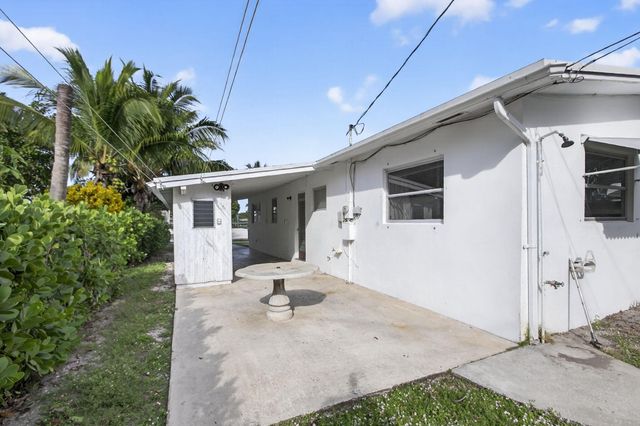 1421 14th Avenue N, Lake Worth Beach, FL 33460