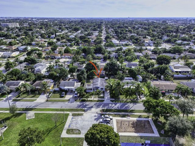 1421 14th Avenue N, Lake Worth Beach, FL 33460