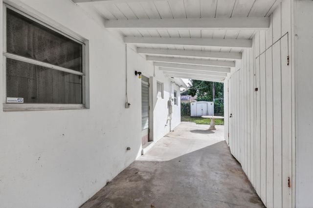1421 14th Avenue N, Lake Worth Beach, FL 33460