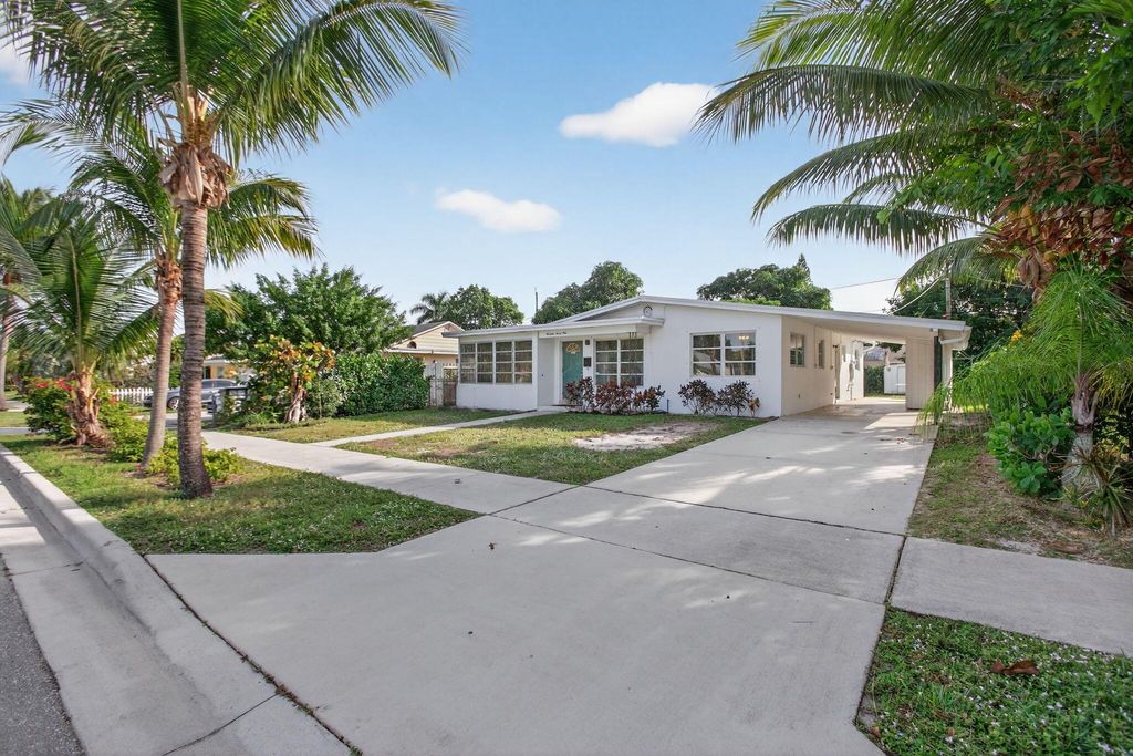 1421 14th Avenue N, Lake Worth Beach, FL 33460