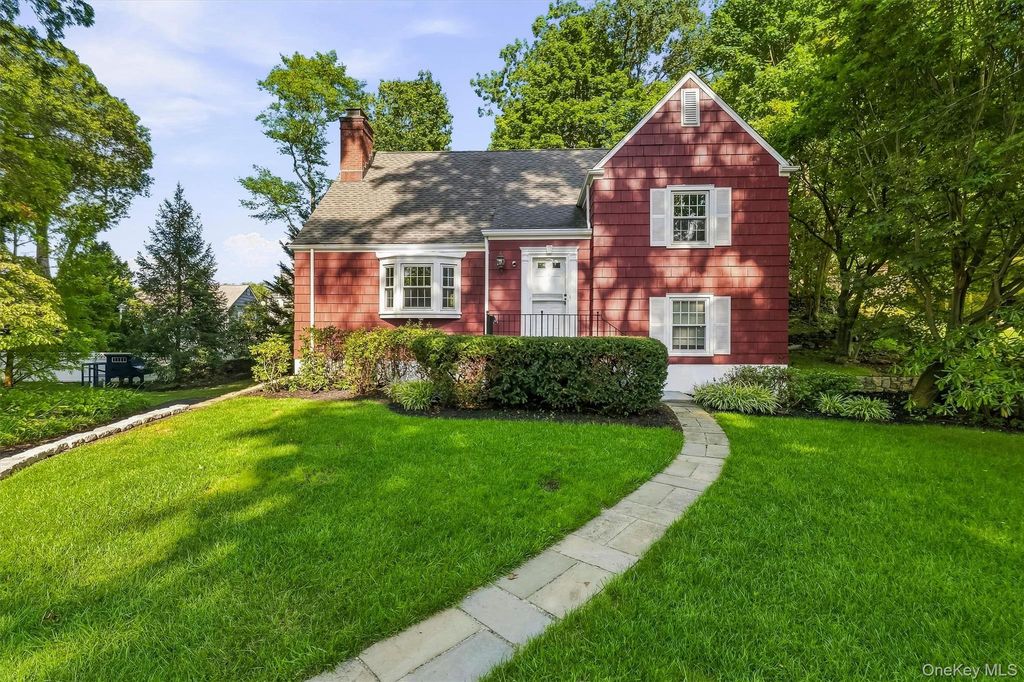 24 Smallwood Place, White Plains, NY 10603 — exterior