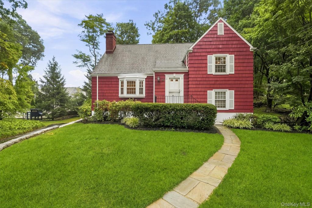 24 Smallwood Place, White Plains, NY 10603 — photo 2