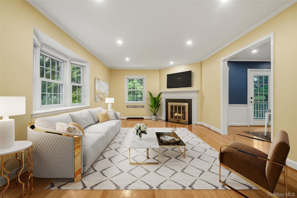 24 Smallwood Place, White Plains, NY 10603 — photo 4