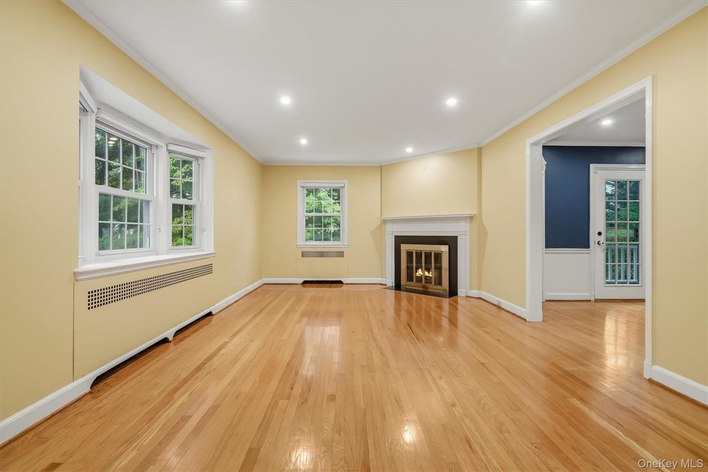 24 Smallwood Place, White Plains, NY 10603 — photo 5