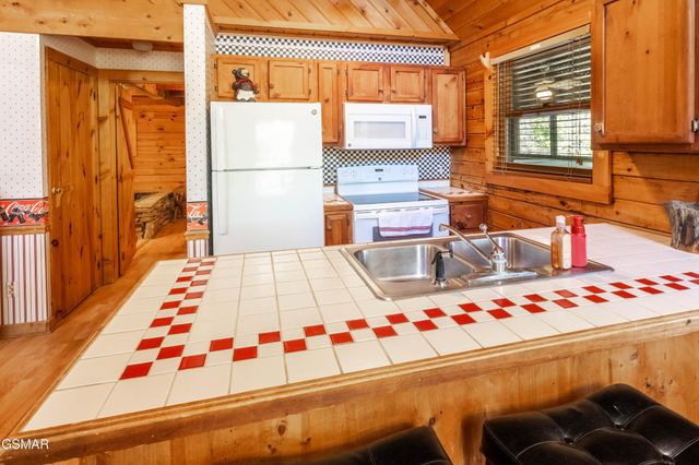 2322 Bonnie Lane, Sevierville, TN 37876