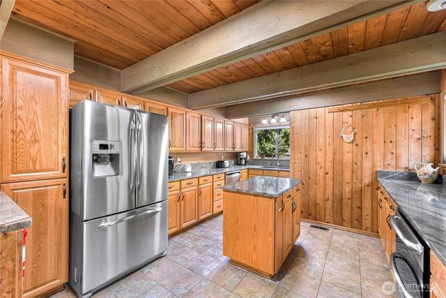1418 E Blackburn Road, Mount Vernon, WA 98274