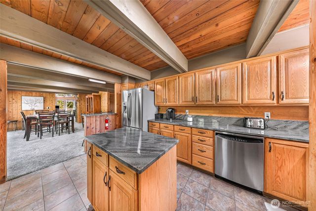 1418 E Blackburn Road, Mount Vernon, WA 98274