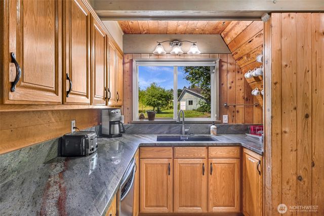 1418 E Blackburn Road, Mount Vernon, WA 98274