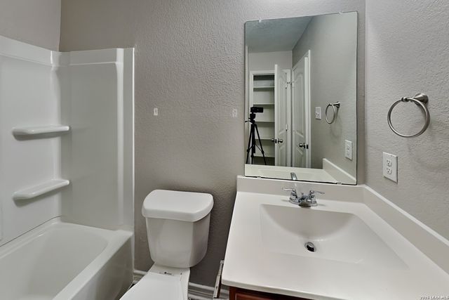 1519 Overlook Bank, San Antonio, TX 78245