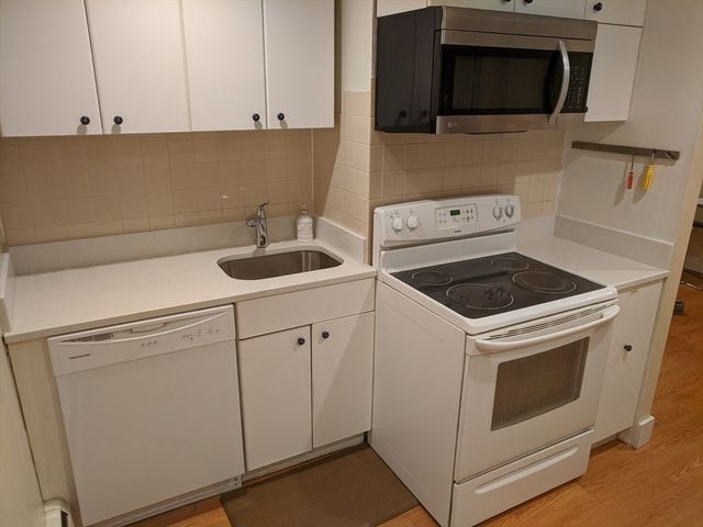 75 Park St B, Brookline, MA 02446