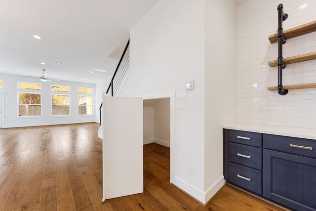 1012 W 23rd Street, Houston, TX 77008