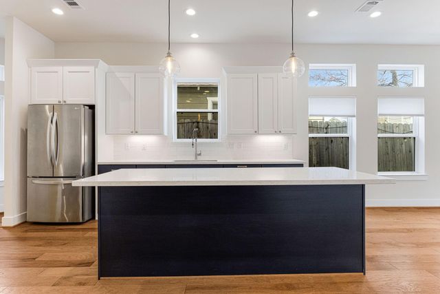 1012 W 23rd Street, Houston, TX 77008