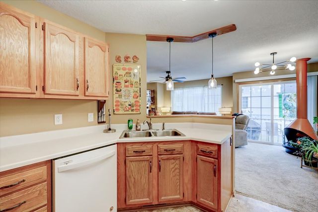 1400 S 52nd Street 50, West Des Moines, IA 50265