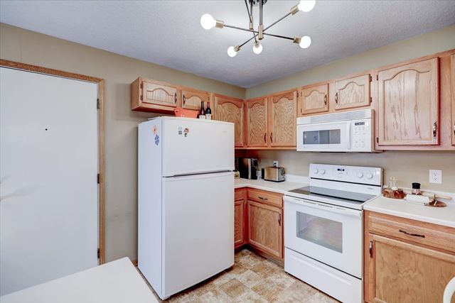 1400 S 52nd Street 50, West Des Moines, IA 50265