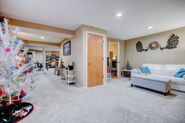 1400 S 52nd Street 50, West Des Moines, IA 50265