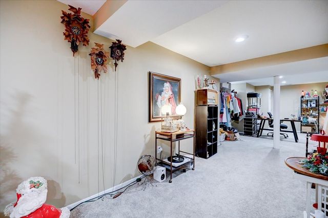 1400 S 52nd Street 50, West Des Moines, IA 50265