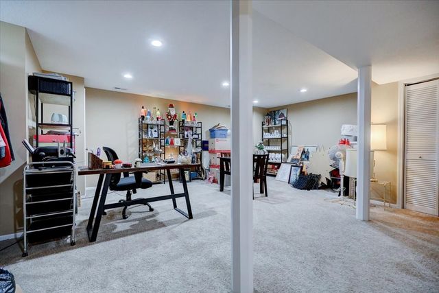 1400 S 52nd Street 50, West Des Moines, IA 50265