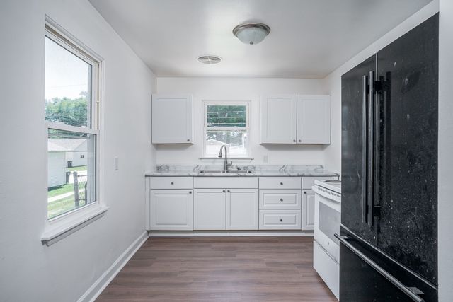 1319 W 38th Place, Davenport, IA 52806