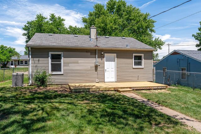 1319 W 38th Place, Davenport, IA 52806