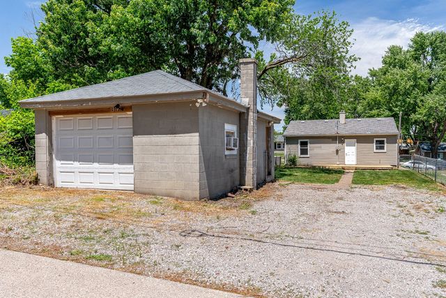 1319 W 38th Place, Davenport, IA 52806