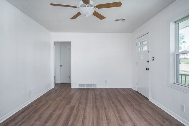 1319 W 38th Place, Davenport, IA 52806
