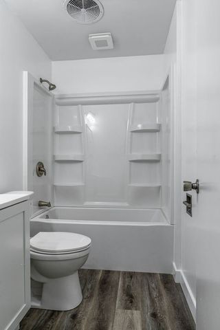 1319 W 38th Place, Davenport, IA 52806