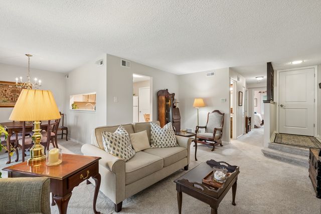 8220 Mulberry Court 7B, Palos Hills, IL 60465