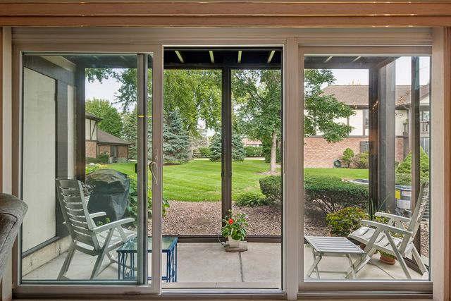 8220 Mulberry Court 7B, Palos Hills, IL 60465