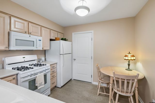 8220 Mulberry Court 7B, Palos Hills, IL 60465