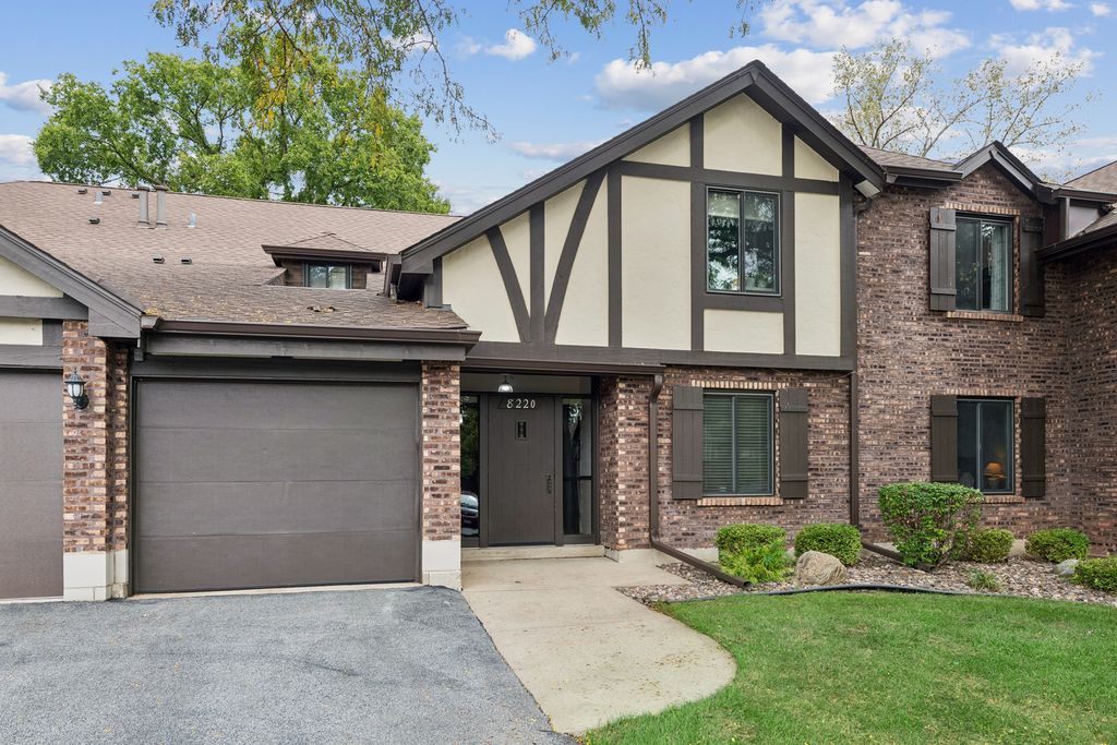 8220 Mulberry Court 7B, Palos Hills, IL 60465