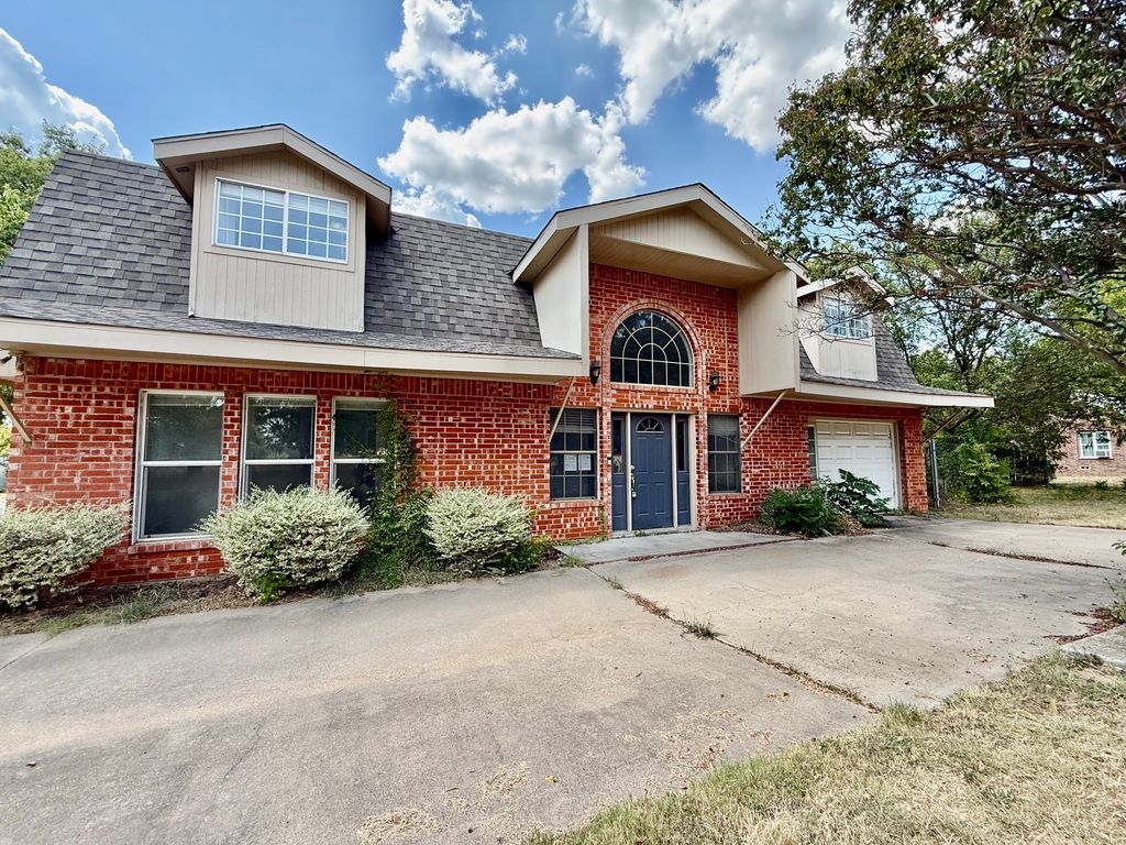 312 S Mockingbird Lane, Keene, TX 76059 — exterior