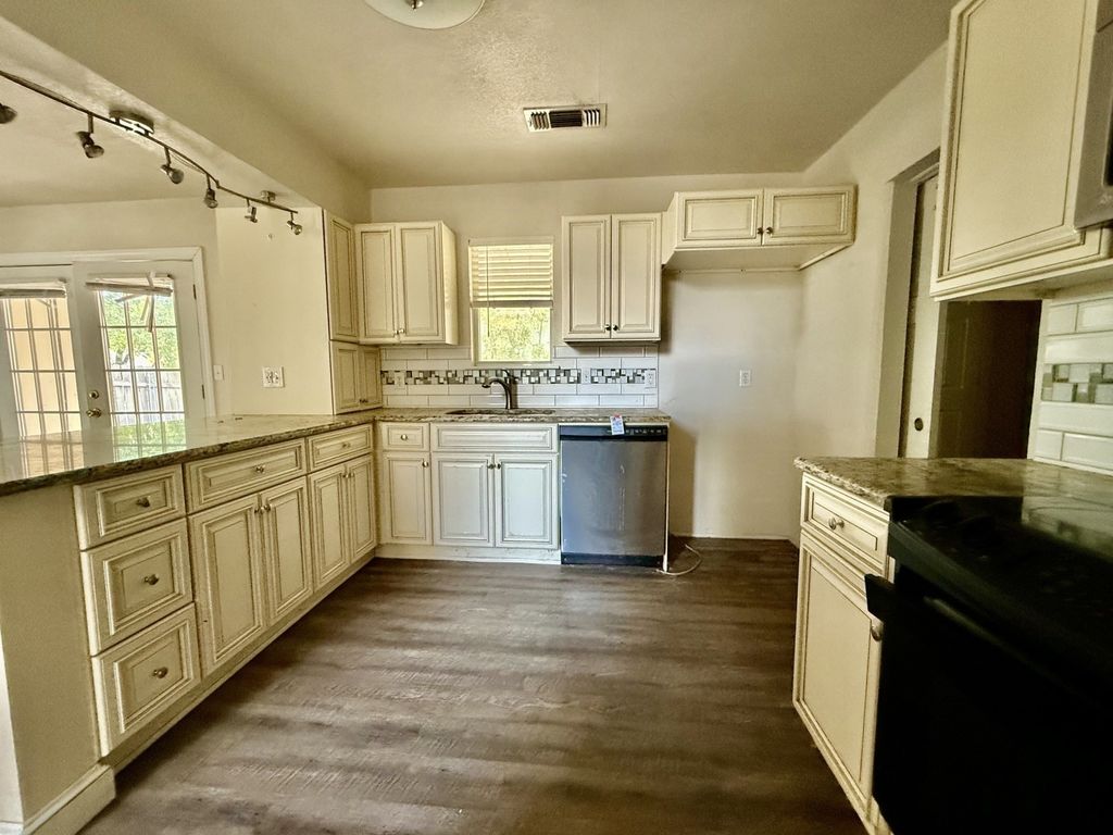 312 S Mockingbird Lane, Keene, TX 76059 — photo 4