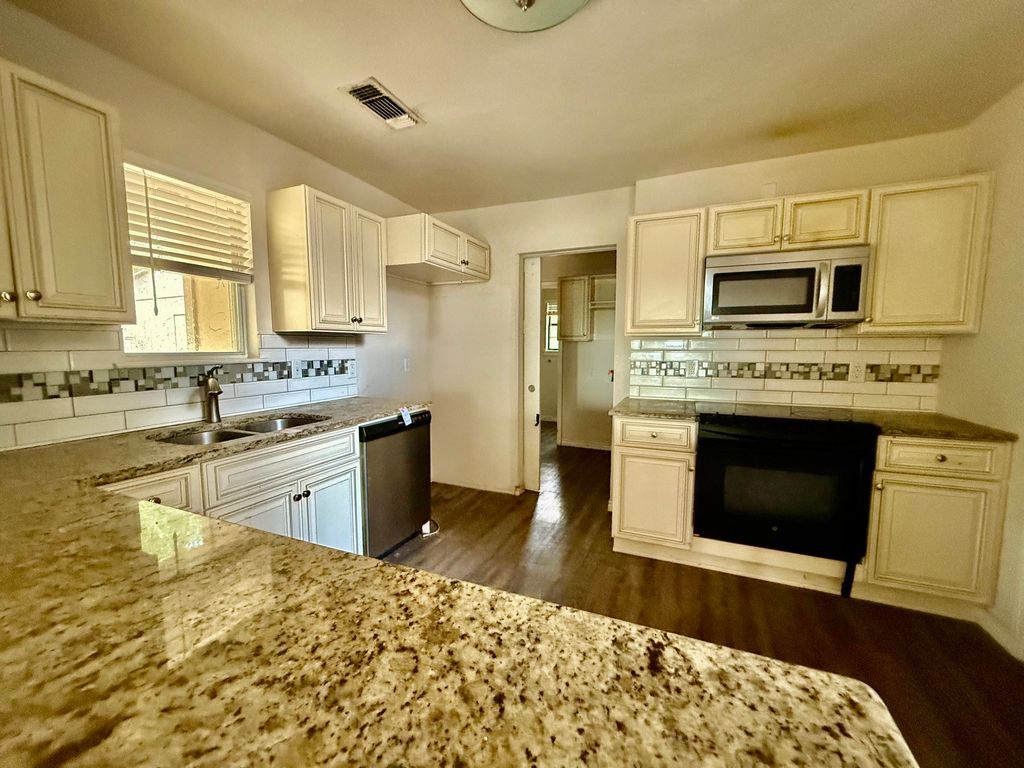 312 S Mockingbird Lane, Keene, TX 76059 — photo 5