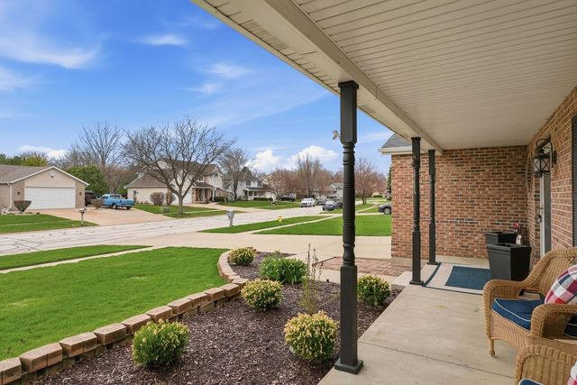 24821 S River Trail, Channahon, IL 60410