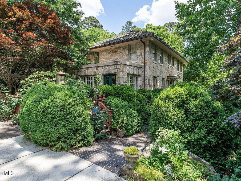 2501 Kenmore Drive, Raleigh, NC 27608