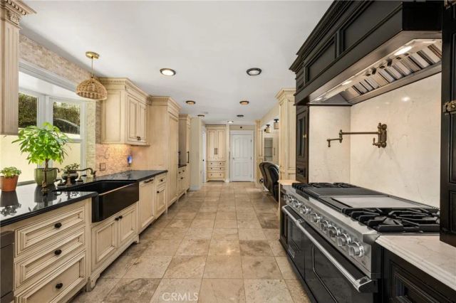 2342 Cynthia Court, Costa Mesa, CA 92627