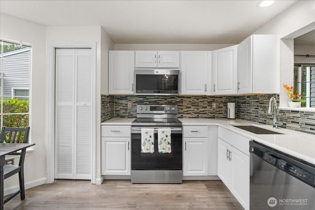 23955 58th Court S #E1, Kent, WA 98032