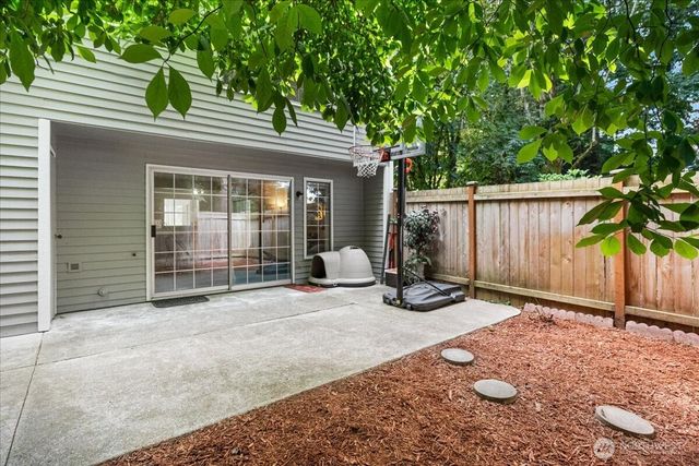 23955 58th Court S #E1, Kent, WA 98032