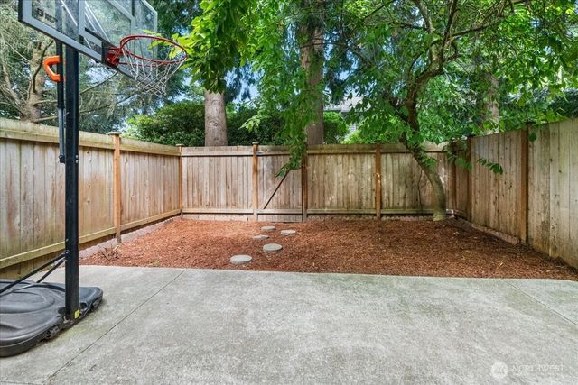 23955 58th Court S #E1, Kent, WA 98032