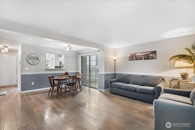 23955 58th Court S #E1, Kent, WA 98032