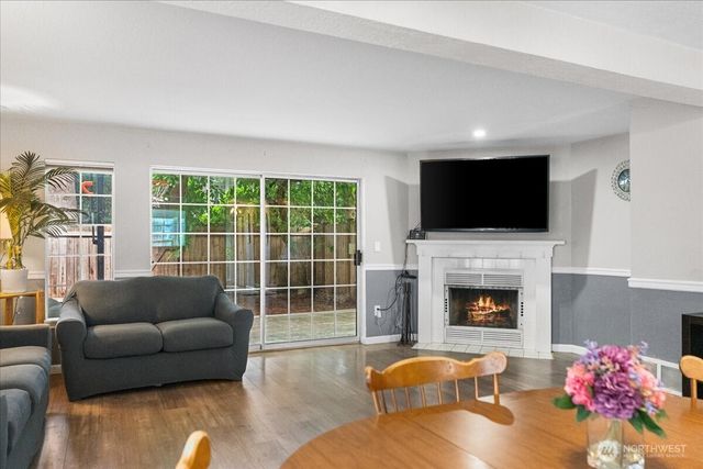 23955 58th Court S #E1, Kent, WA 98032