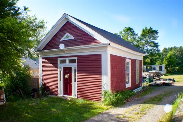 110 Center St, Plympton, MA 02367