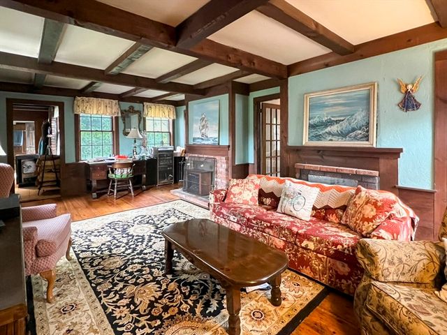 110 Center St, Plympton, MA 02367
