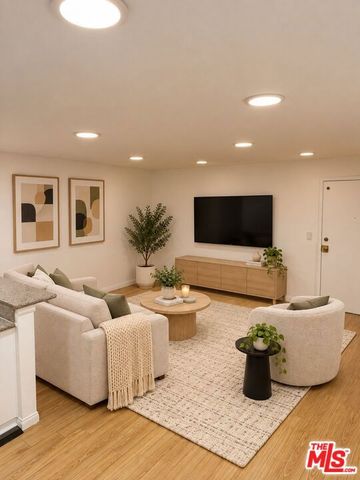 18530 Hatteras Street 216, Los Angeles, CA 91356