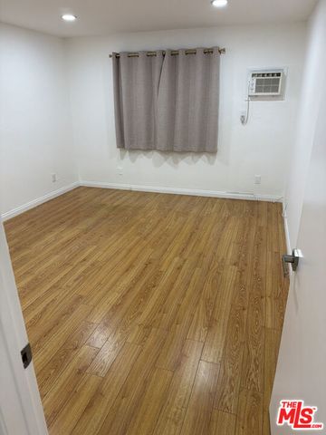 18530 Hatteras Street 216, Los Angeles, CA 91356