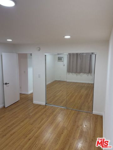 18530 Hatteras Street 216, Los Angeles, CA 91356
