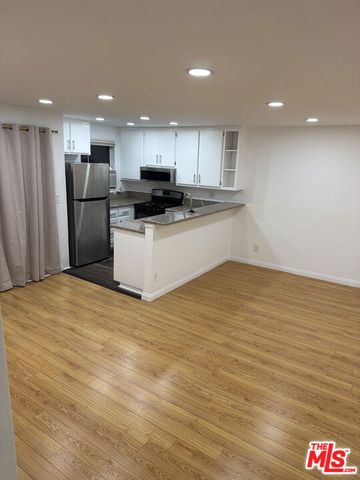 18530 Hatteras Street 216, Los Angeles, CA 91356