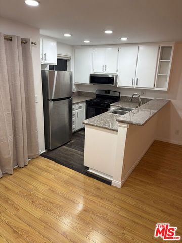 18530 Hatteras Street 216, Los Angeles, CA 91356