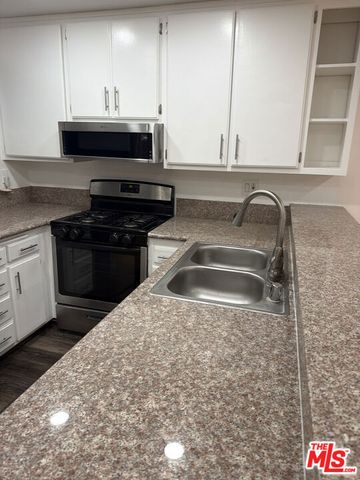 18530 Hatteras Street 216, Los Angeles, CA 91356