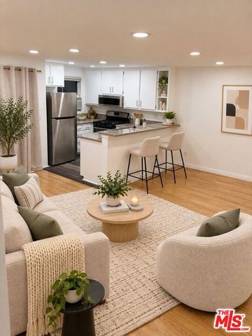 18530 Hatteras Street 216, Los Angeles, CA 91356